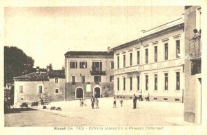 Edificio Scolastico e Palazzo Comunale (cartolina)